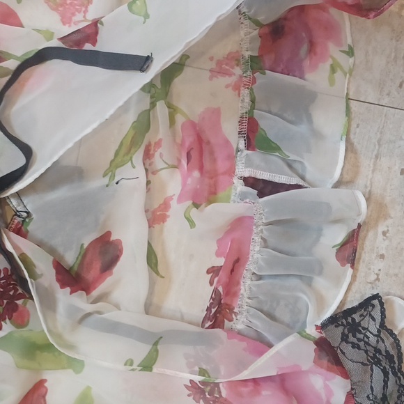 Victoria's Secret Elegant Sheer Lace Trim Rose Print Open Front Nightie - Picture 5 of 10